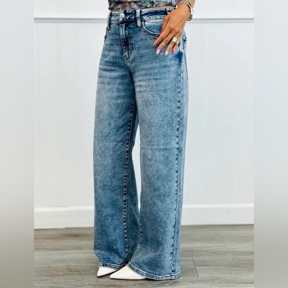 JUDY BLUE Baggy Betty Jeans - Picture 3 of 6